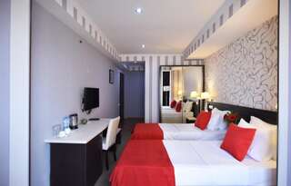 Отель East Gate Boutique Hotel Тбилиси Двухместный номер Делюкс с 1 кроватью или 2 отдельными кроватями и дополнительной кроватью-4